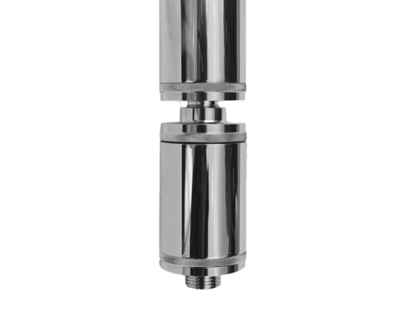 Composant mécanique en acier inoxydable de forme cylindrique avec une extrémité filetée, sur fond blanc uni.