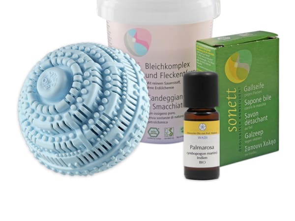 The image shows a collection of various personal care and beauty products, including a blue scrubbing brush, a container of a whitening and freckle-removing complex, and a green box labeled "Cellulite Sapone Blu" (Cellulite Blue Soap).